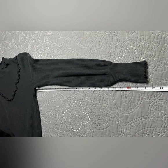 Free People Women’s Black Ribbed Ruffle Mock Neck Sweater Size S/P - Picture 6 of 9